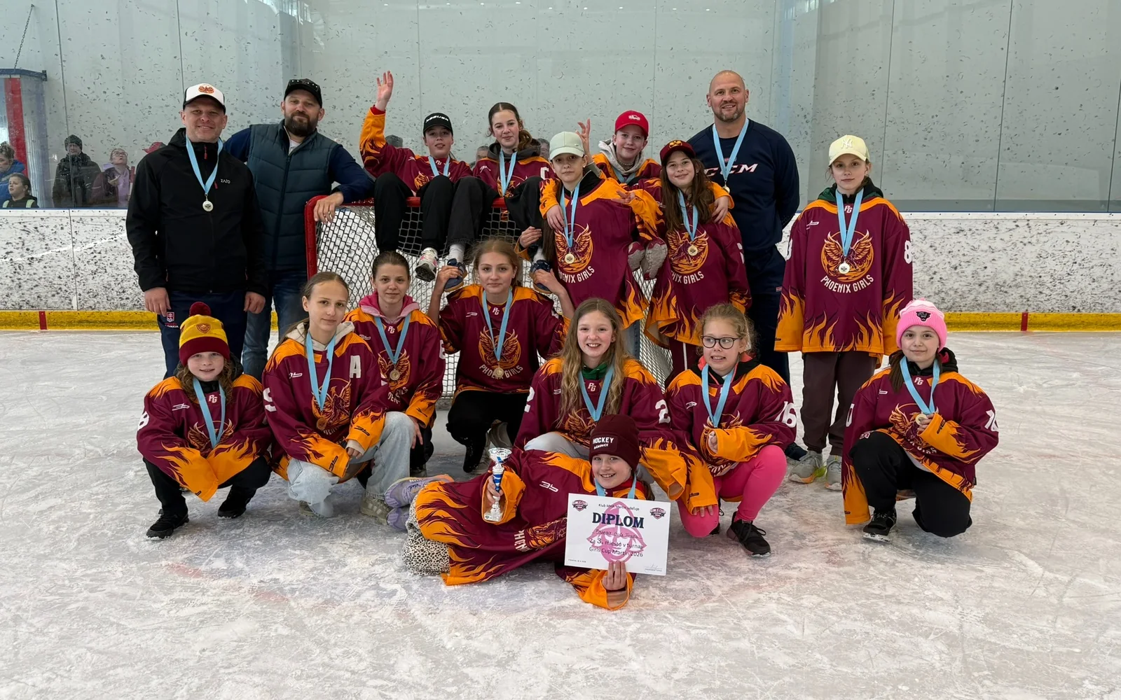 Phoenix Girls Trenčín s medailami a pohárom